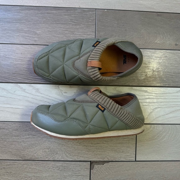 Teva Green Slippers Comfortable Casual Design - Picture 1 of 10